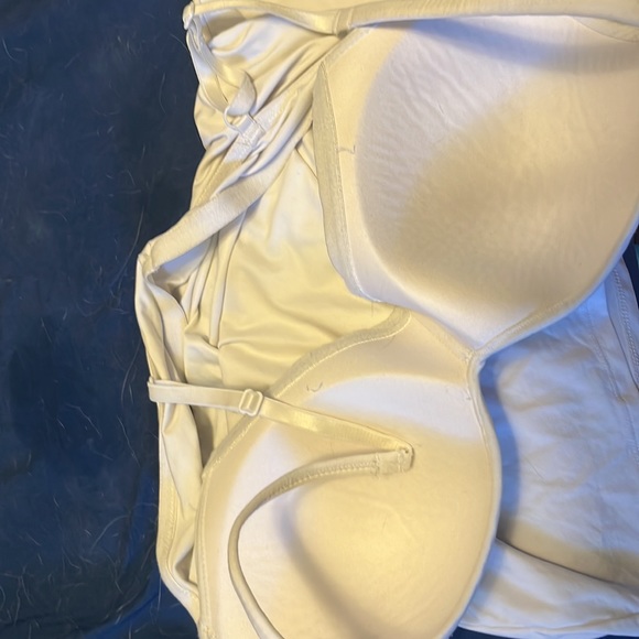 White Tank with built in bra Secie Treasures - Picture 2 of 3